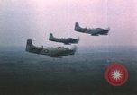 Immagine di Un-1H Skyraider bombardieri Il Vietnam, 1962, secondo 5 filmato di repertorio 65675075332