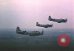 Immagine di Un-1H Skyraider bombardieri Il Vietnam, 1962, secondo 7 filmato di repertorio 65675075332