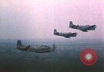 Immagine di Un-1H Skyraider bombardieri Il Vietnam, 1962, secondo 9 filmato di repertorio 65675075332