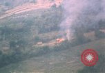 Immagine di Un-1H Skyraider bombardieri Il Vietnam, 1962, secondo 18 filmato di repertorio 65675075332