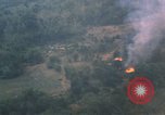Immagine di Un-1H Skyraider bombardieri Il Vietnam, 1962, secondo 21 filmato di repertorio 65675075332