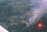 Immagine di Un-1H Skyraider bombardieri Il Vietnam, 1962, secondo 23 filmato di repertorio 65675075332
