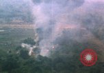 Immagine di Un-1H Skyraider bombardieri Il Vietnam, 1962, secondo 30 filmato di repertorio 65675075332