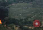 Immagine di Un-1H Skyraider bombardieri Il Vietnam, 1962, secondo 43 filmato di repertorio 65675075332
