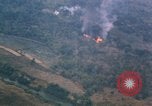 Immagine di Un-1H Skyraider bombardieri Il Vietnam, 1962, secondo 49 filmato di repertorio 65675075332
