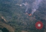 Immagine di Un-1H Skyraider bombardieri Il Vietnam, 1962, secondo 53 filmato di repertorio 65675075332