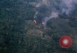 Immagine di Un-1H Skyraider bombardieri Il Vietnam, 1962, secondo 60 filmato di repertorio 65675075332