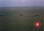 Image CH-21C Shawnee Helicopters Vietnam, 1962, de la seconde 37 séquences d'archives historiques vidéo 65675075336