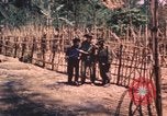 Image vietnamiens de la défense civile hommes Buen Eane Vietnam, 1962, de la seconde 13 séquences d'archives historiques vidéo 65675075337