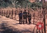 Image vietnamiens de la défense civile hommes Buen Eane Vietnam, 1962, de la seconde 14 séquences d'archives historiques vidéo 65675075337