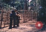 Image vietnamiens de la défense civile hommes Buen Eane Vietnam, 1962, de la seconde 17 séquences d'archives historiques vidéo 65675075337