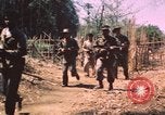 Image vietnamiens de la défense civile hommes Buen Eane Vietnam, 1962, de la seconde 31 séquences d'archives historiques vidéo 65675075337