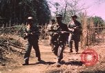 Image vietnamiens de la défense civile hommes Buen Eane Vietnam, 1962, de la seconde 32 séquences d'archives historiques vidéo 65675075337