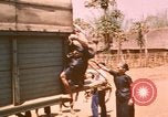 Immagine di Civili di difesa personale Buen Eane Vietnam, 1962, secondo 22 filmato di repertorio 65675075340