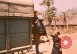 Immagine di Civili di difesa personale Buen Eane Vietnam, 1962, secondo 24 filmato di repertorio 65675075340