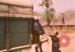 Immagine di Civili di difesa personale Buen Eane Vietnam, 1962, secondo 25 filmato di repertorio 65675075340