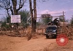 Immagine di Civili di difesa personale Buen Eane Vietnam, 1962, secondo 32 filmato di repertorio 65675075340