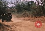 Immagine di Civili di difesa personale Buen Eane Vietnam, 1962, secondo 47 filmato di repertorio 65675075340