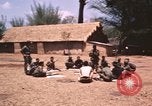 Immagine di Civili di difesa personale Buen Eane Vietnam, 1962, secondo 52 filmato di repertorio 65675075340