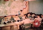 Immagine di Il Vietnam Air Force ufficiali Pleiku Vietnam del Sud, 1962, secondo 44 filmato di repertorio 65675075359