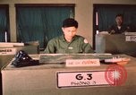 Image Vietnam des officiers de la Force aérienne Pleiku Sud Vietnam, 1962, de la seconde 39 séquences d'archives historiques vidéo 65675075361