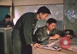 Image Vietnam des officiers de la Force aérienne Pleiku Sud Vietnam, 1962, de la seconde 61 séquences d'archives historiques vidéo 65675075361
