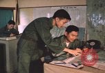Image Vietnam des officiers de la Force aérienne Pleiku Sud Vietnam, 1962, de la seconde 62 séquences d'archives historiques vidéo 65675075361