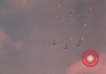 Image parachutistes Vietnam, 1962, de la seconde 11 séquences d'archives historiques vidéo 65675075365