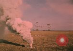 Image parachutistes Vietnam, 1962, de la seconde 20 séquences d'archives historiques vidéo 65675075365