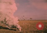 Image parachutistes Vietnam, 1962, de la seconde 22 séquences d'archives historiques vidéo 65675075365