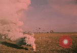 Image parachutistes Vietnam, 1962, de la seconde 24 séquences d'archives historiques vidéo 65675075365