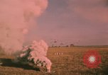Image parachutistes Vietnam, 1962, de la seconde 25 séquences d'archives historiques vidéo 65675075365