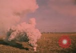 Image parachutistes Vietnam, 1962, de la seconde 27 séquences d'archives historiques vidéo 65675075365