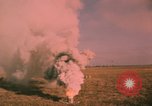 Image parachutistes Vietnam, 1962, de la seconde 29 séquences d'archives historiques vidéo 65675075365