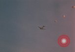 Image parachutistes Vietnam, 1962, de la seconde 31 séquences d'archives historiques vidéo 65675075365
