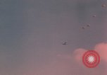 Image parachutistes Vietnam, 1962, de la seconde 34 séquences d'archives historiques vidéo 65675075365
