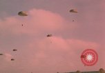 Image parachutistes Vietnam, 1962, de la seconde 41 séquences d'archives historiques vidéo 65675075365