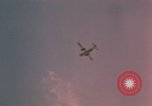 Image parachutistes Vietnam, 1962, de la seconde 53 séquences d'archives historiques vidéo 65675075365