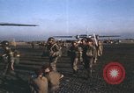 Standbild Vietnam Fallschirmjäger Vietnam, 1962, aus Sekunde 13 historischem Filmmaterial Videoclip 65675075373