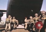 Standbild Vietnam Fallschirmjäger Vietnam, 1962, aus Sekunde 24 historischem Filmmaterial Videoclip 65675075373