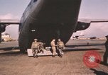 Standbild Vietnam Fallschirmjäger Vietnam, 1962, aus Sekunde 31 historischem Filmmaterial Videoclip 65675075373
