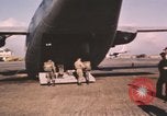 Standbild Vietnam Fallschirmjäger Vietnam, 1962, aus Sekunde 32 historischem Filmmaterial Videoclip 65675075373