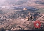 Standbild Vietnam Fallschirmjäger Vietnam, 1962, aus Sekunde 57 historischem Filmmaterial Videoclip 65675075373