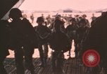 Standbild Vietnam Fallschirmjäger Vietnam, 1962, aus Sekunde 5 historischem Filmmaterial Videoclip 65675075374