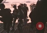 Standbild Vietnam Fallschirmjäger Vietnam, 1962, aus Sekunde 10 historischem Filmmaterial Videoclip 65675075374