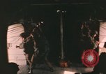 Standbild Vietnam Fallschirmjäger Vietnam, 1962, aus Sekunde 15 historischem Filmmaterial Videoclip 65675075374
