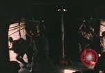 Standbild Vietnam Fallschirmjäger Vietnam, 1962, aus Sekunde 16 historischem Filmmaterial Videoclip 65675075374