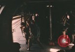 Standbild Vietnam Fallschirmjäger Vietnam, 1962, aus Sekunde 20 historischem Filmmaterial Videoclip 65675075374