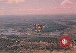 Standbild Vietnam Fallschirmjäger Vietnam, 1962, aus Sekunde 35 historischem Filmmaterial Videoclip 65675075374