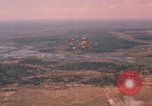 Standbild Vietnam Fallschirmjäger Vietnam, 1962, aus Sekunde 38 historischem Filmmaterial Videoclip 65675075374